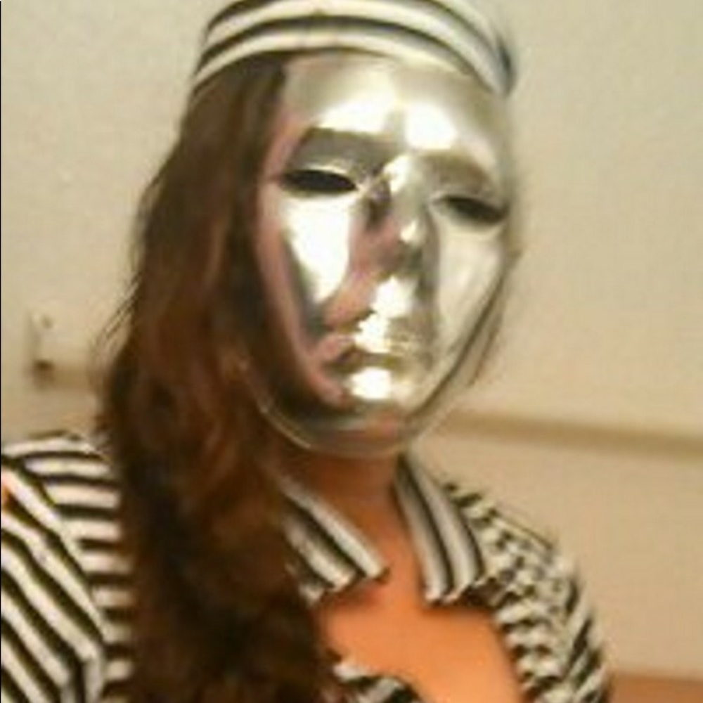 Meet your Posher, Carmen